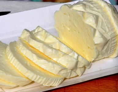 Miniatura: Polacy najczęściej kupują mozzarellę. Ten...