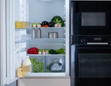 Miniatura: Dodaj szklankę do ciepłej wody i umyj...