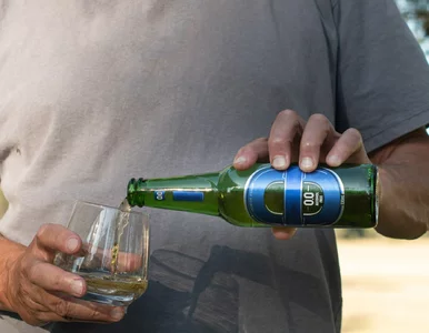 Miniatura: Polacy masowo rzucają alkohol? Sprzedaż...