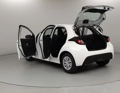 Miniatura: Toyota Yaris to także... ciężarówka. Od...