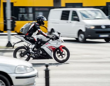 Miniatura: Motocyklista jechał za szybko o 102 km/h....