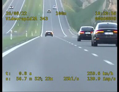 Kierowca Lamborghini przekroczył 250 km/h na polskiej drodze. Zobacz,...