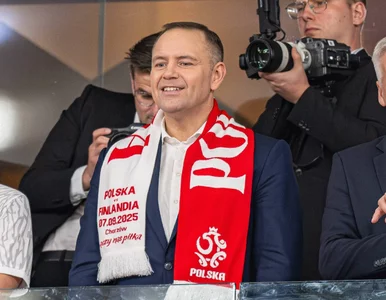 Miniatura: Karol Nawrocki wygwizdany na meczu....