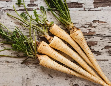 Miniatura: Posiej te rośliny obok pietruszki....