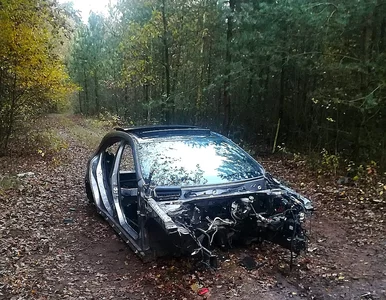 Miniatura: Wypożyczyli sportowe auto i zaczęli je...