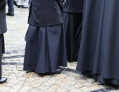 Miniatura: Emerytury duchownych pod lupą. Skąd biorą...