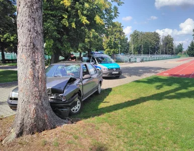 Miniatura: Po pijanemu jeździł po bieżni stadionu. Aż...