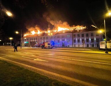 Miniatura: Pożar galerii handlowej w Ełku. „Dach...