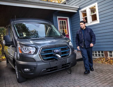 Miniatura: Ford triumfuje: Elektryczny Transit...