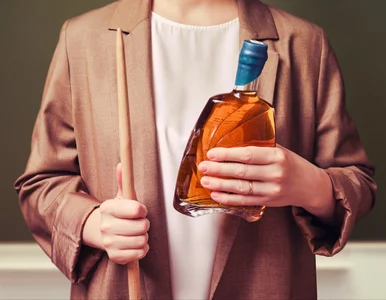 Miniatura: Nauczycielka wyprowadzona ze szkoły przez...