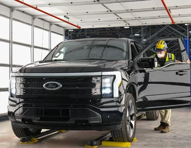 Miniatura: Ford wstrzymuje dostawy swoich elektryków....
