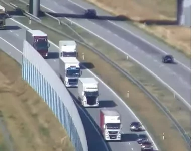 Miniatura: Zakaz wyprzedzania ciężarówek na...
