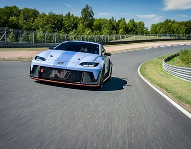 Miniatura: Hyundai RN22e. Sportowa „eNka” na prąd i...