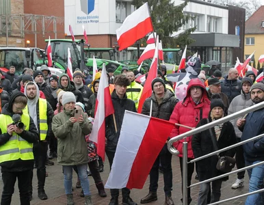 Miniatura: Protest rolników przed halą, gdzie Donald...