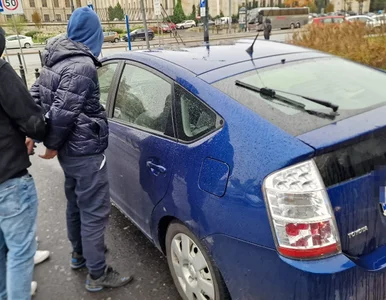 Miniatura: Widać jak wciąga biały proszek. Zatrzymano...