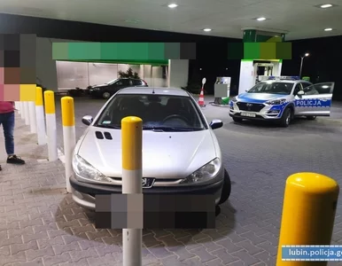 Miniatura: Boso, ale w ostrogach. Przyjechał po piwo...