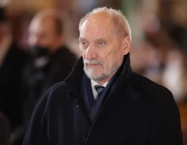 Miniatura: Limuzyna Macierewicza złamała przepisy? Za...