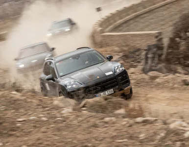 Miniatura: Elektryczne Porsche Cayenne. Pierwsze...