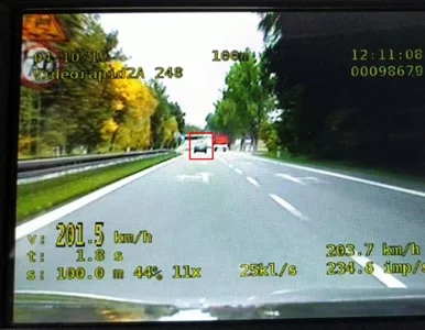 Miniatura: Jechał BMW ponad 200 km/h, bo… spieszył...