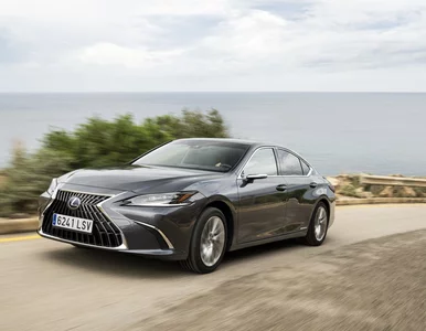 Miniatura: Jest nowy Lexus ES 300h. Hybryda z wyższej...