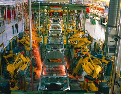 Miniatura: Nowa fabryka Mercedesa-Benza. Akumulatory...
