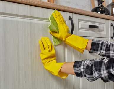 Miniatura: Szafki lepią się od tłuszczu? Ten prosty...