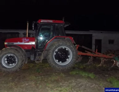 Miniatura: Traktorzysta był tak pijany, że zaorał drogę