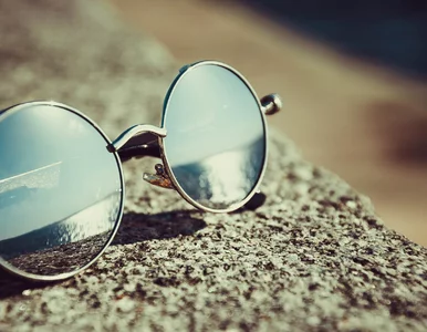 Miniatura: Po co (mądremu) kierowcy okulary...