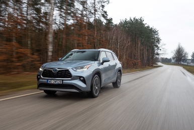 Pierwsze 100 tys. hybrydowych SUV-ów Toyoty jeździ już po Polsce