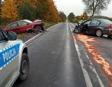 Miniatura: Czołowe zderzenie dwóch aut pod Mławą....
