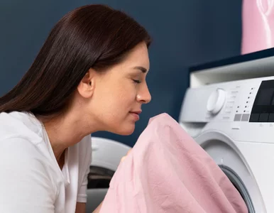 Miniatura: Pół szklanki tego płynu i pranie będzie...