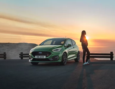 Miniatura: Nowy Ford Fiesta. Auto jest wyposażone, co...