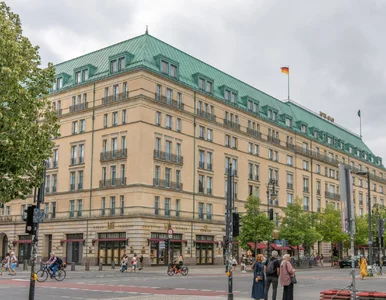 Miniatura: 385 pokoi i zabytkowe wnętrza. Ten piękny...