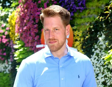 Miniatura: Stockinger skaczący w biustonoszu....