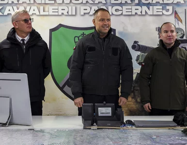 Miniatura: Burza wokół zdjęć z wizyty Nawrockiego....