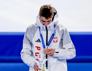 Miniatura: Władimir Semirunnij odda swój medal...