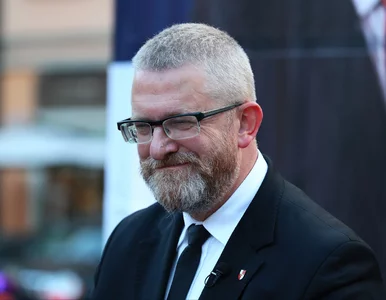 Miniatura: Sześć zarzutów dla Grzegorza Brauna. Nie...