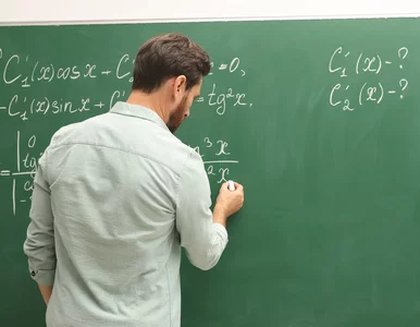 Miniatura: MEN zostawiło nauczycieli z niczym. 45 lat...