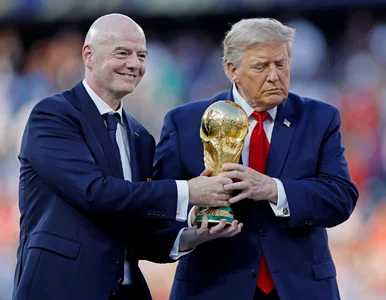 Miniatura: Mundial i polityka. Niesmaczny sojusz...