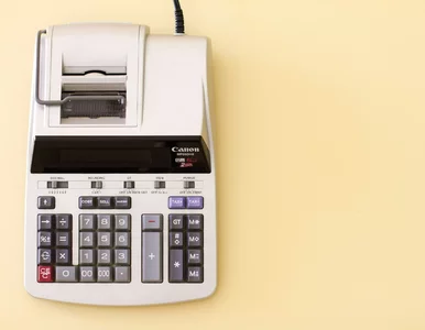 Miniatura: Skarbówka szykuje włoski strajk. Akurat w...