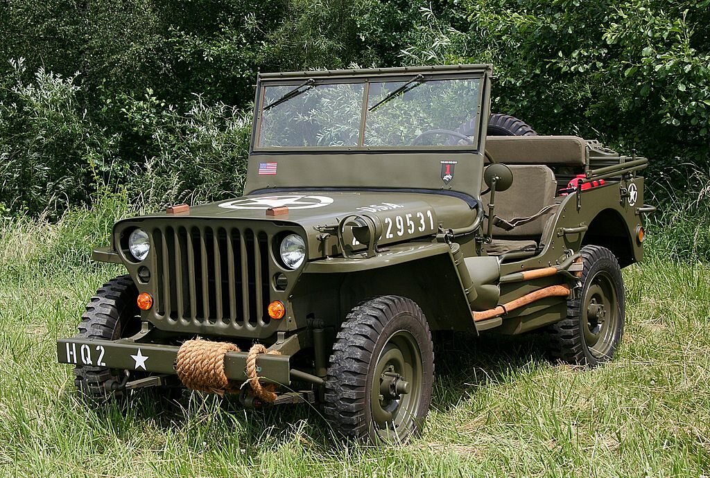 Samochód, który wygrał II wojnę światową i na którego mówiono „jeep”, to: