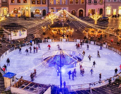 Miniatura: Najładniejsze lodowisko w Warszawie wraca....