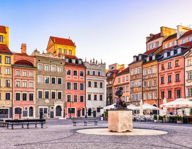 Miniatura: Nocują w pięciogwiazdkowych hotelach i...