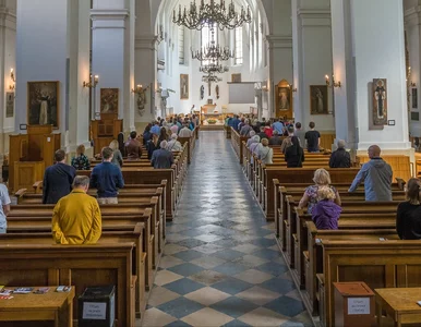 Miniatura: Zmiany w liturgii po śmierci papieża. To...