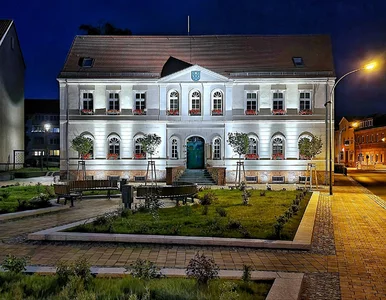 Miniatura: Skandal w niemieckim Seelow. Flagi ZSRR i...
