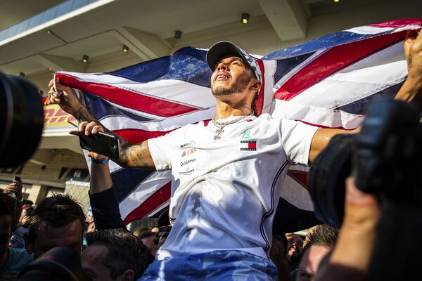 Miniatura: Lewis Hamilton sześciokrotnym mistrzem...