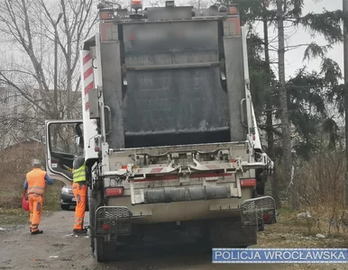 Miniatura: Brali narkotyki w kabinie śmieciarki....