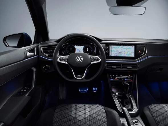 Miniatura: Volkswagen ostro w dół. Nowy model za 64...