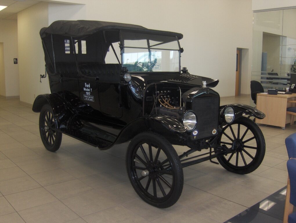 Pierwszy Ford Model T kosztował w 1908 roku: