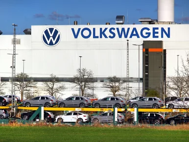 Miniatura: Volkswagen szykuje historyczne cięcia....